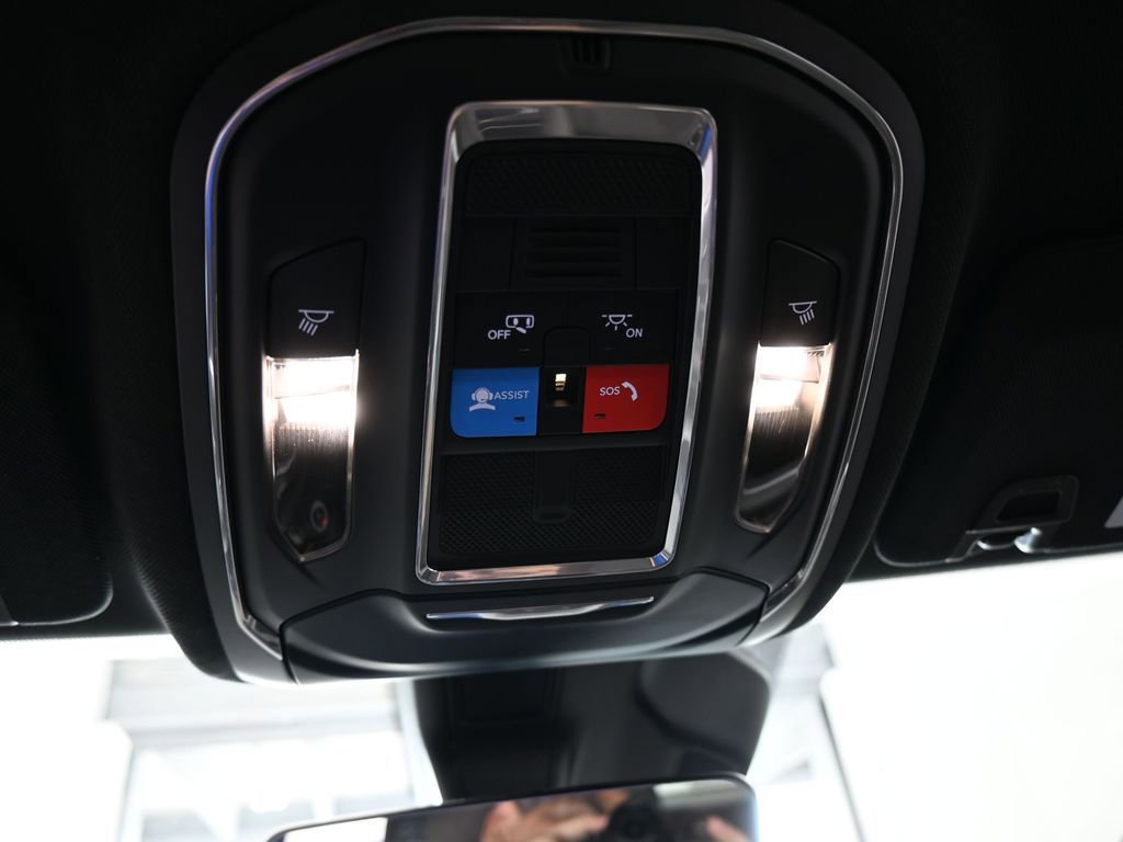 Used 2025 Jeep Grand Cherokee Laredo image 29