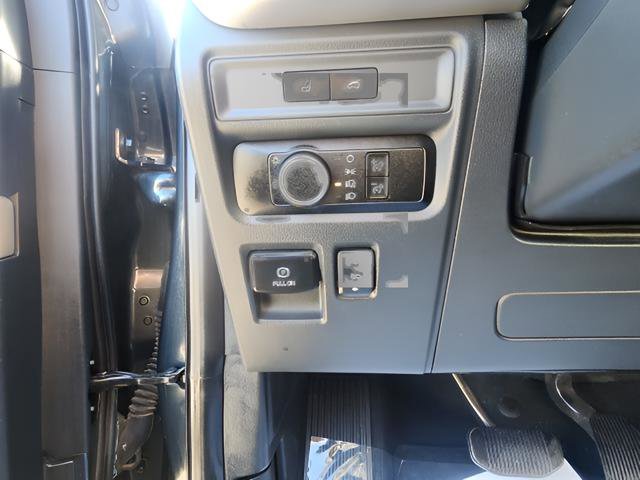 Used 2024 Ford Expedition XLT image 11