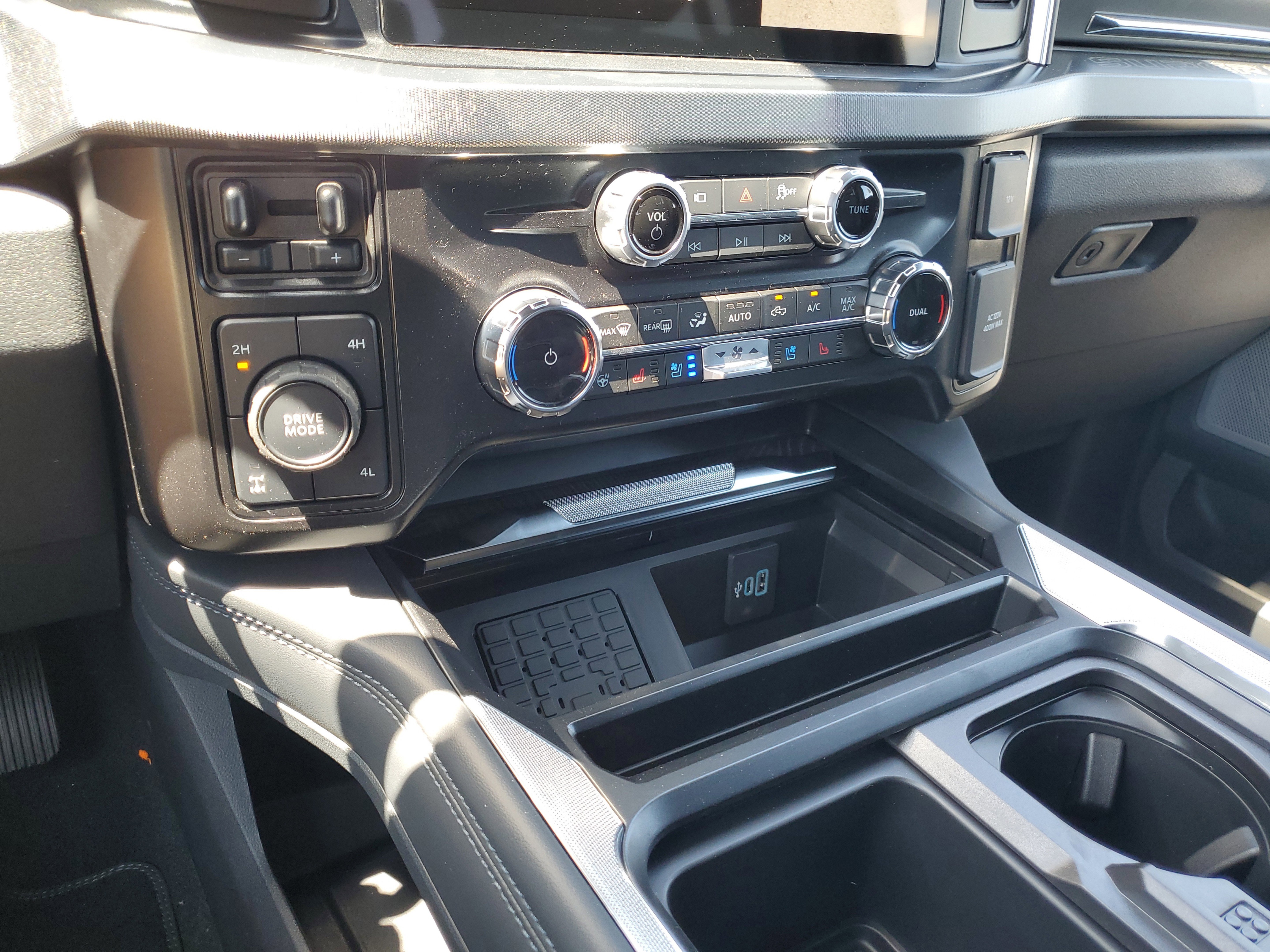 New 2025 Ford F350 Platinum w/ FX4 Off-Road Package image 18