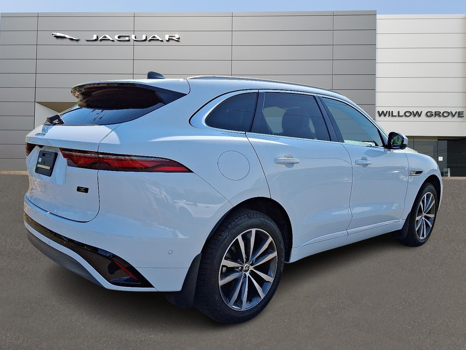 Used 2026 Jaguar F-PACE R-Dynamic S image 2