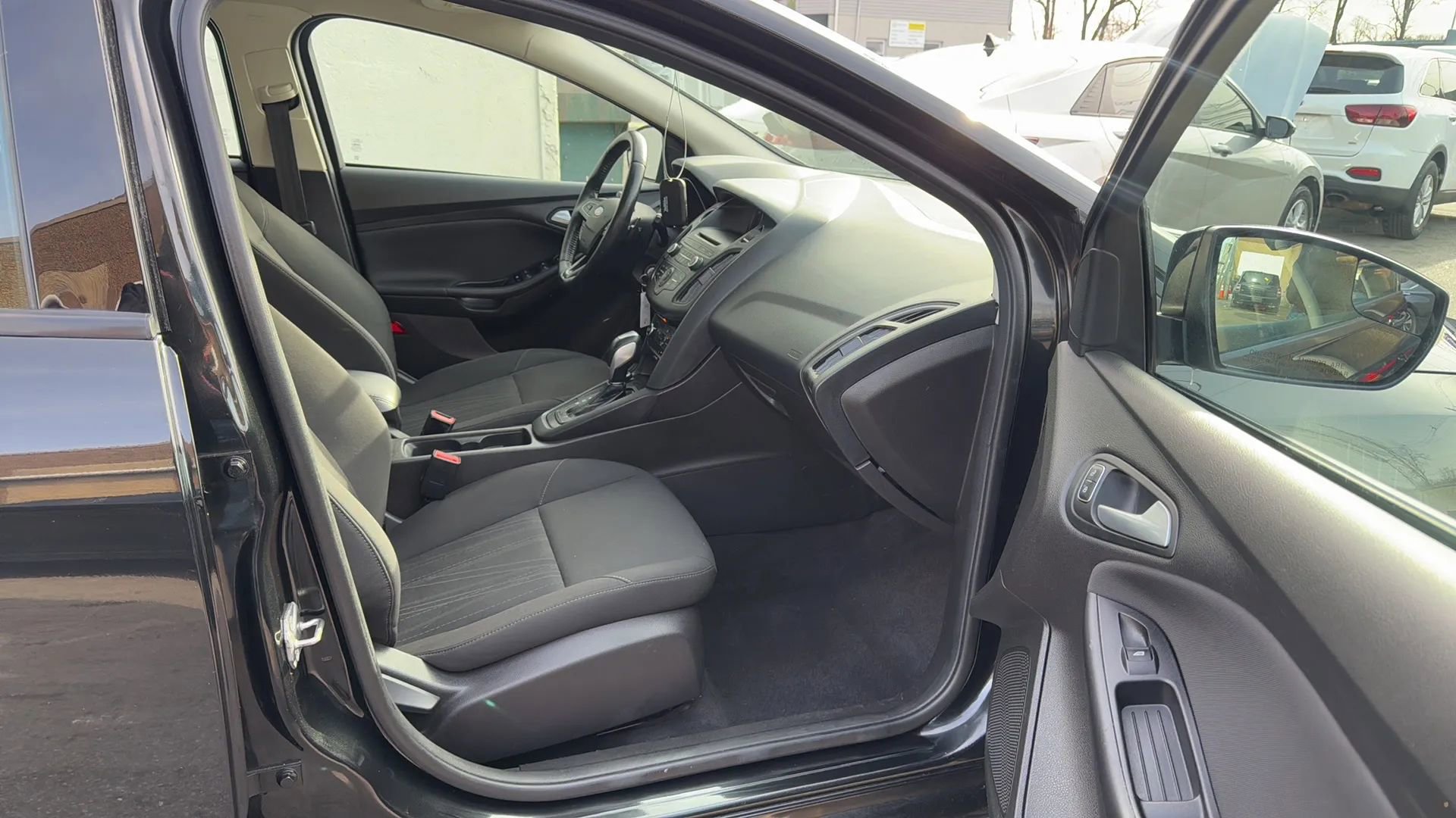 Used 2015 Ford Focus SE w/ SE Sport Package image 25