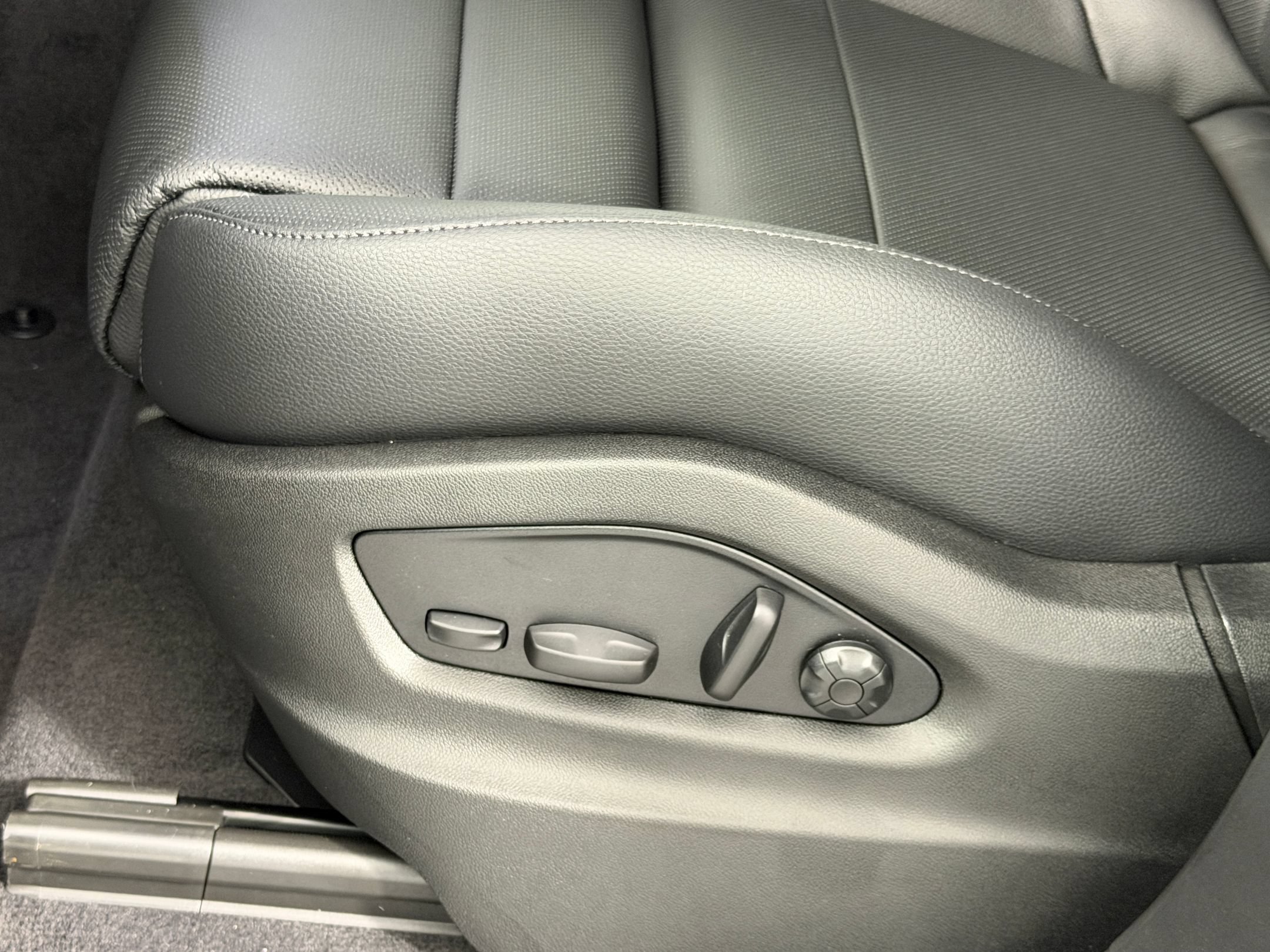 New 2026 Porsche Cayenne AWD/4WD image 16
