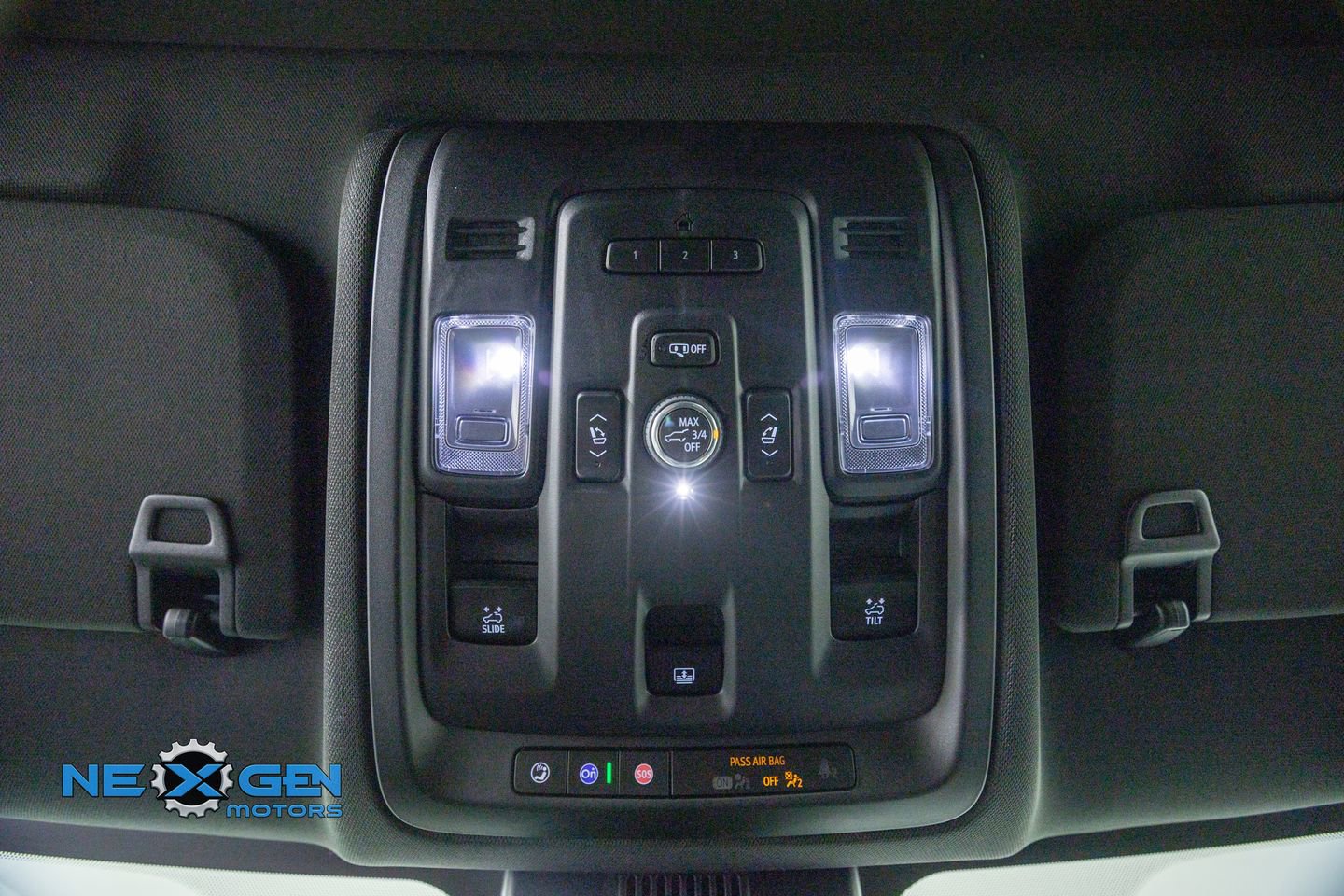 Used 2024 Chevrolet Suburban RST w/ Luxury Package AWD/4WD image 18