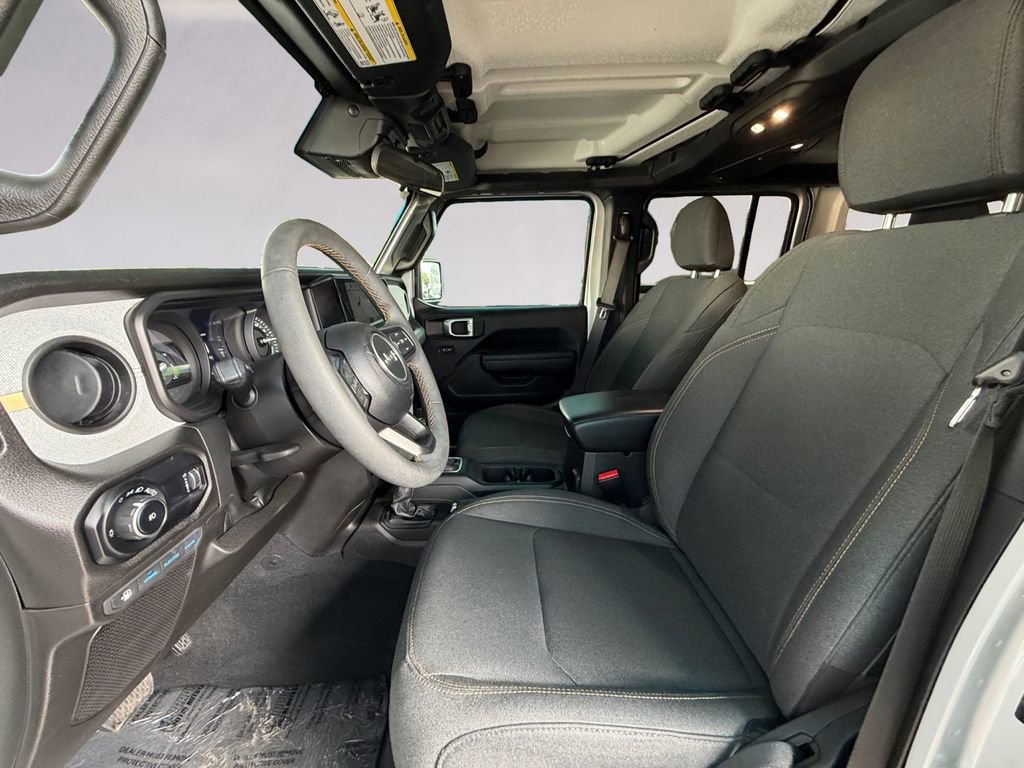 Used 2024 Jeep Wrangler Unlimited image 10