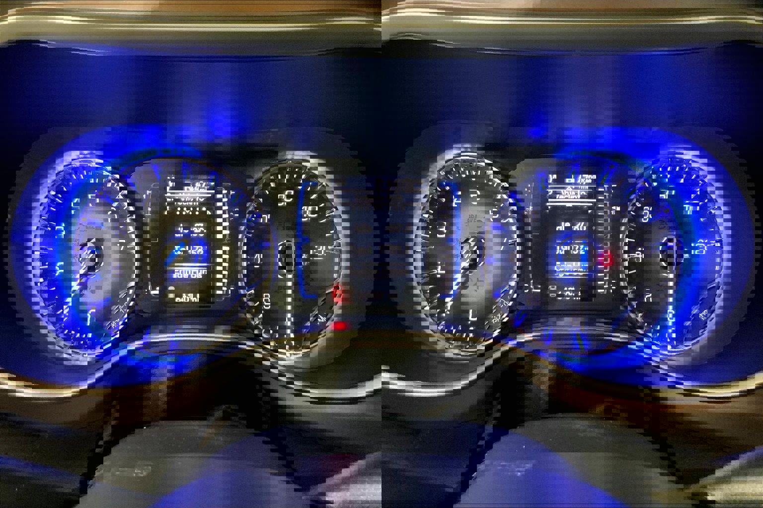 Used 2023 Chrysler Voyager LX image 20