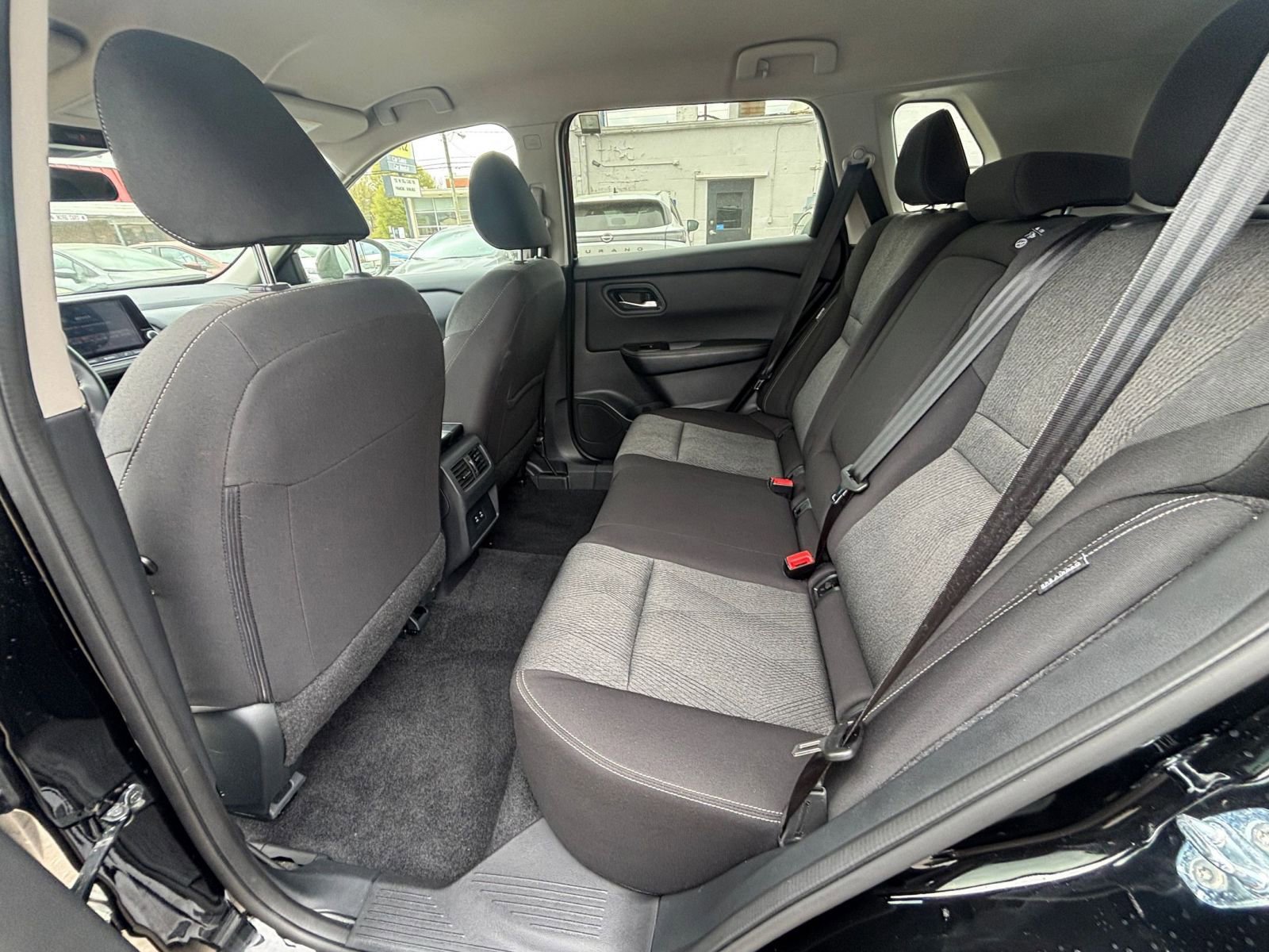 Used 2025 Nissan Rogue SV image 28