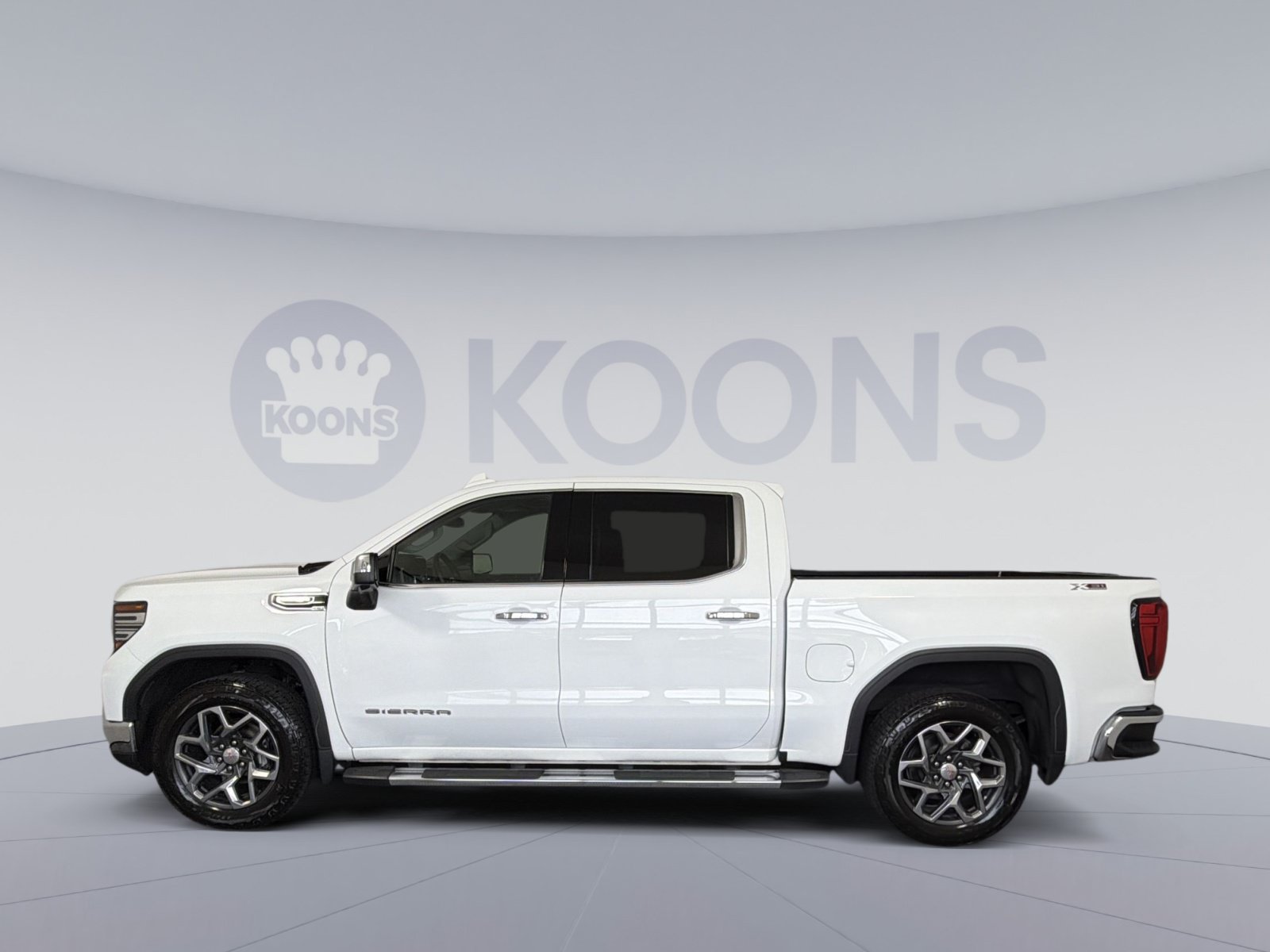 Used 2023 GMC Sierra 1500 SLT w/ SLT Premium Package AWD/4WD image 2