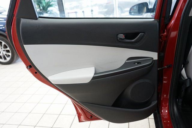 Used 2022 Hyundai Kona SE image 41