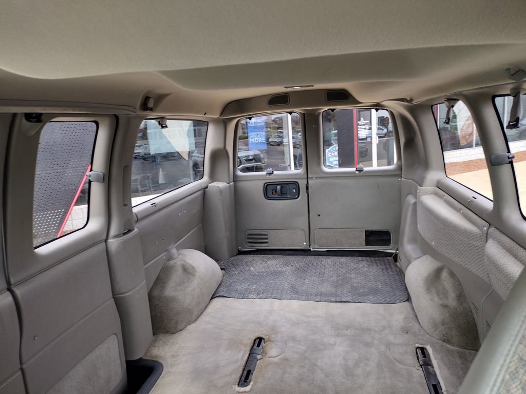 Used 2000 Chevrolet Express 1500 Passenger w/ LS Preferred Equipment Group image 11