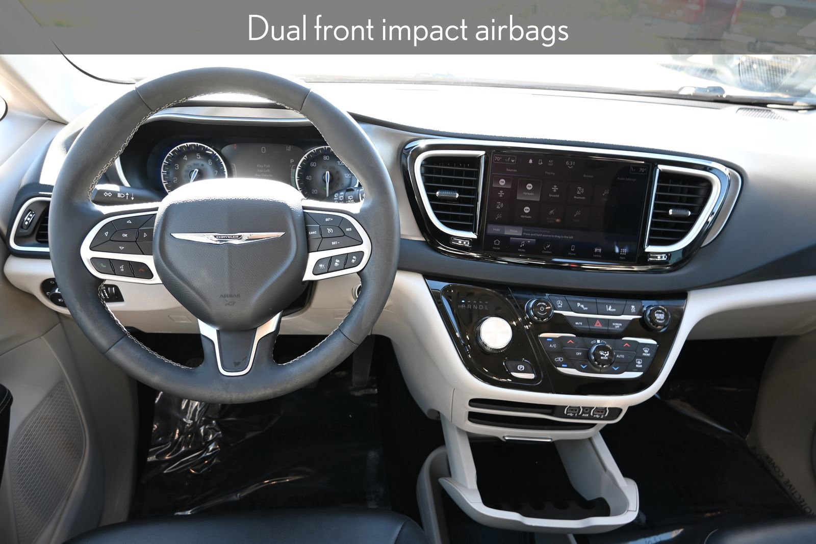 Used 2024 Chrysler Pacifica Touring-L image 19