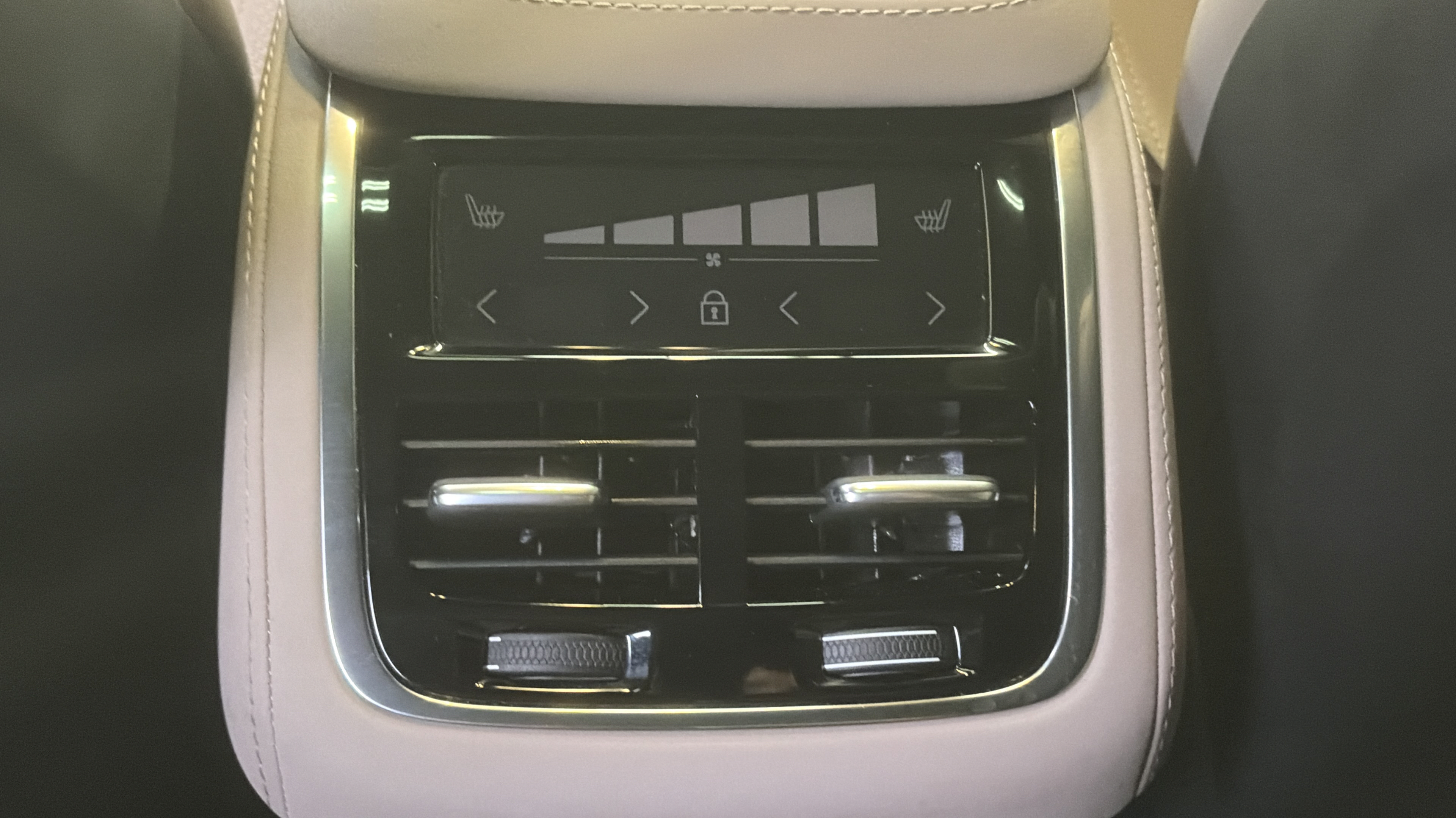 Used 2026 Volvo XC90 B6 Plus w/ Protection Package Premier AWD/4WD image 29
