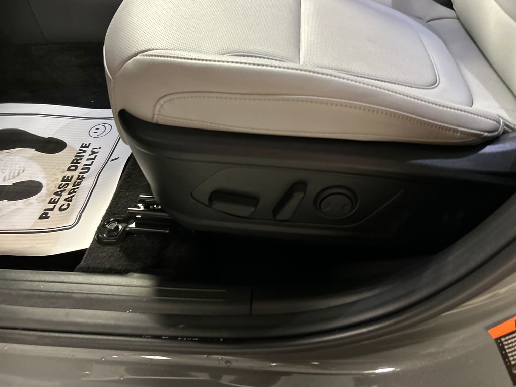 Used 2025 Hyundai Santa Cruz SEL image 11