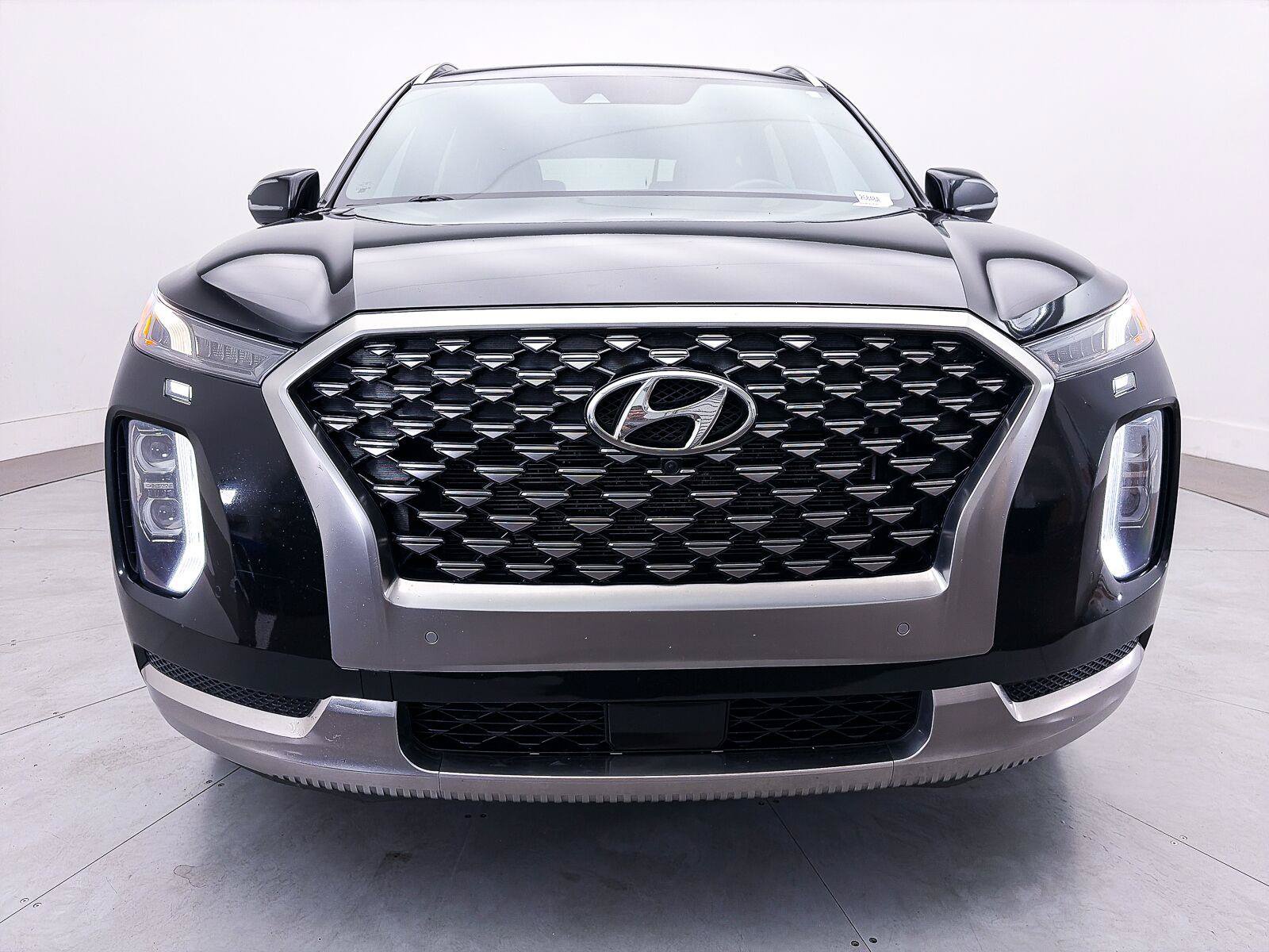 Used 2022 Hyundai Palisade Calligraphy FWD image 2