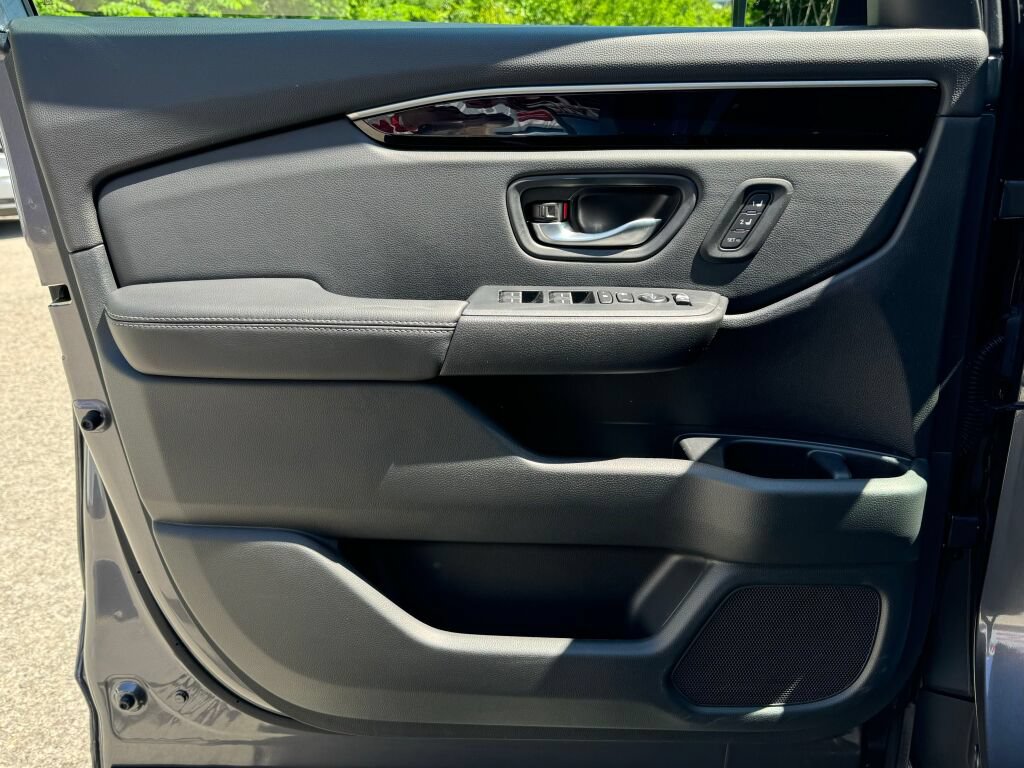 Used 2025 Honda Pilot EX-L image 13
