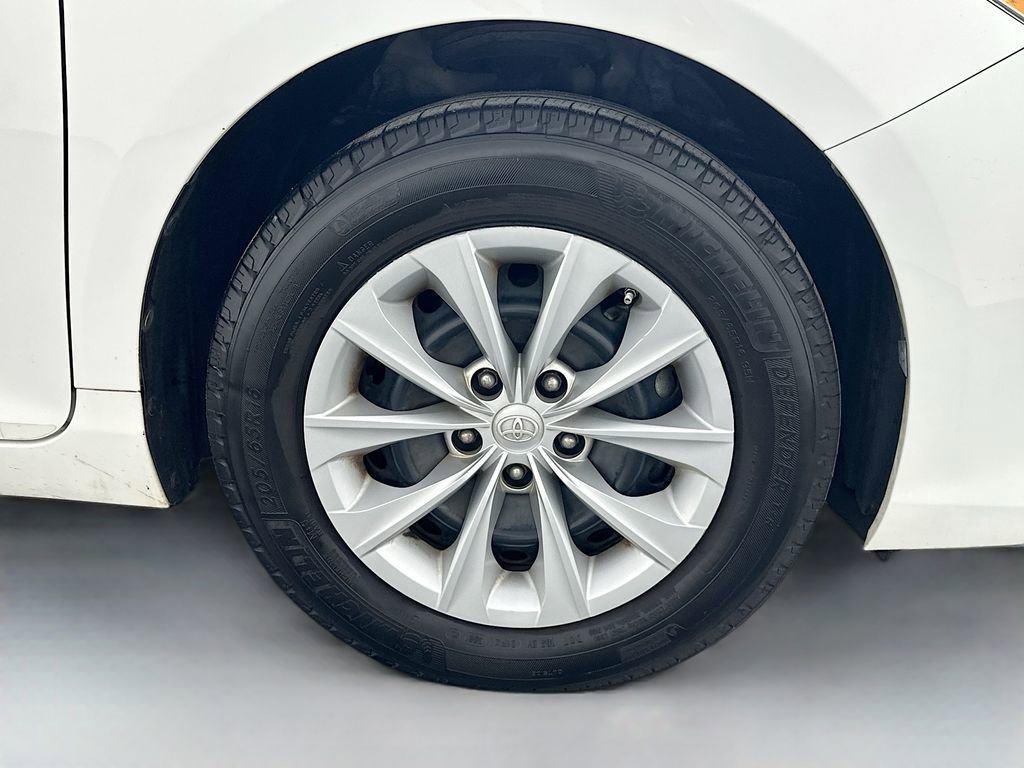 Used 2015 Toyota Camry LE FWD image 31
