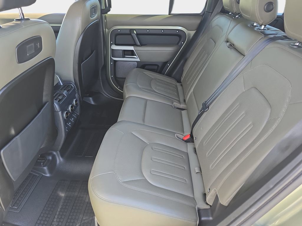 Certified 2020 Land Rover Defender 110 HSE AWD/4WD image 17