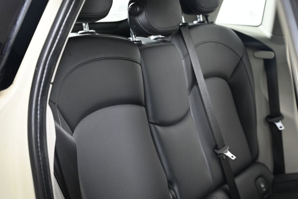 Used 2015 MINI Cooper 4-Door Hardtop FWD image 27