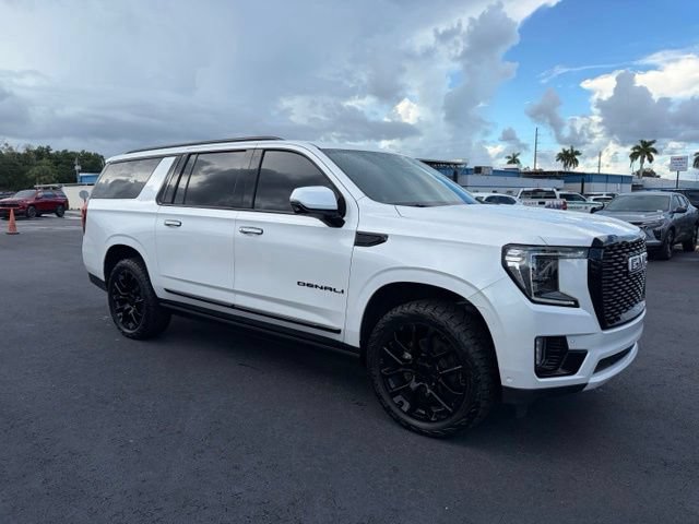 Used 2023 GMC Yukon XL Denali w/ Advanced Technology Package AWD/4WD image 1