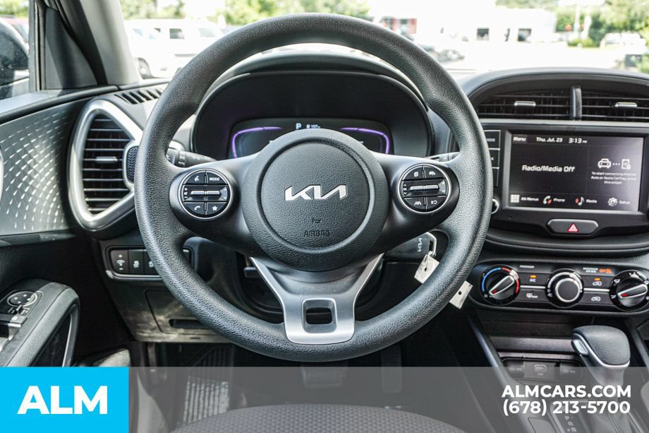Used 2025 Kia Soul LX w/ LX Technology Package FWD image 28