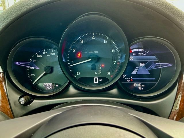 Used 2023 Porsche Macan AWD/4WD image 27
