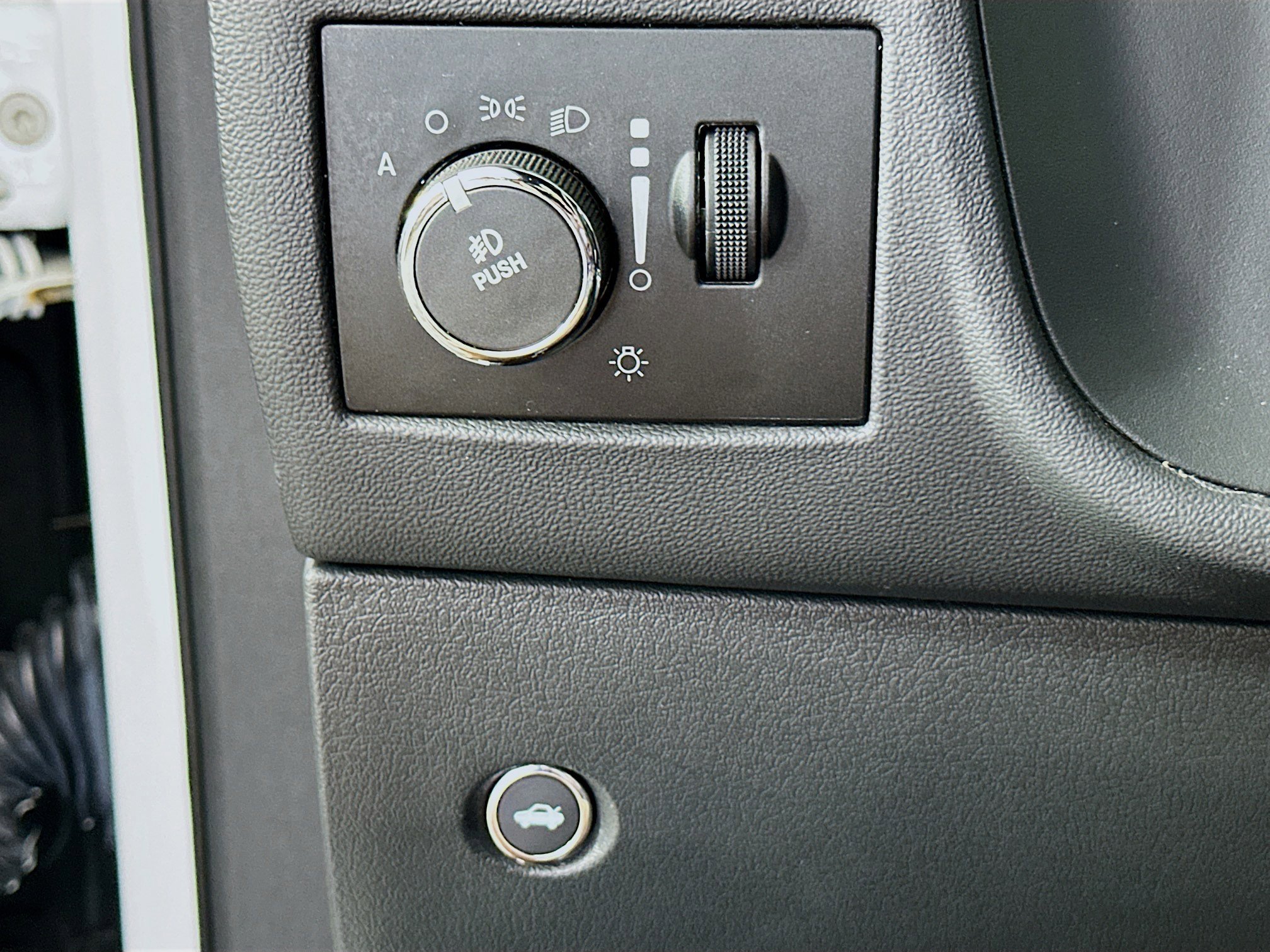 Used 2012 Dodge Challenger R/T image 16