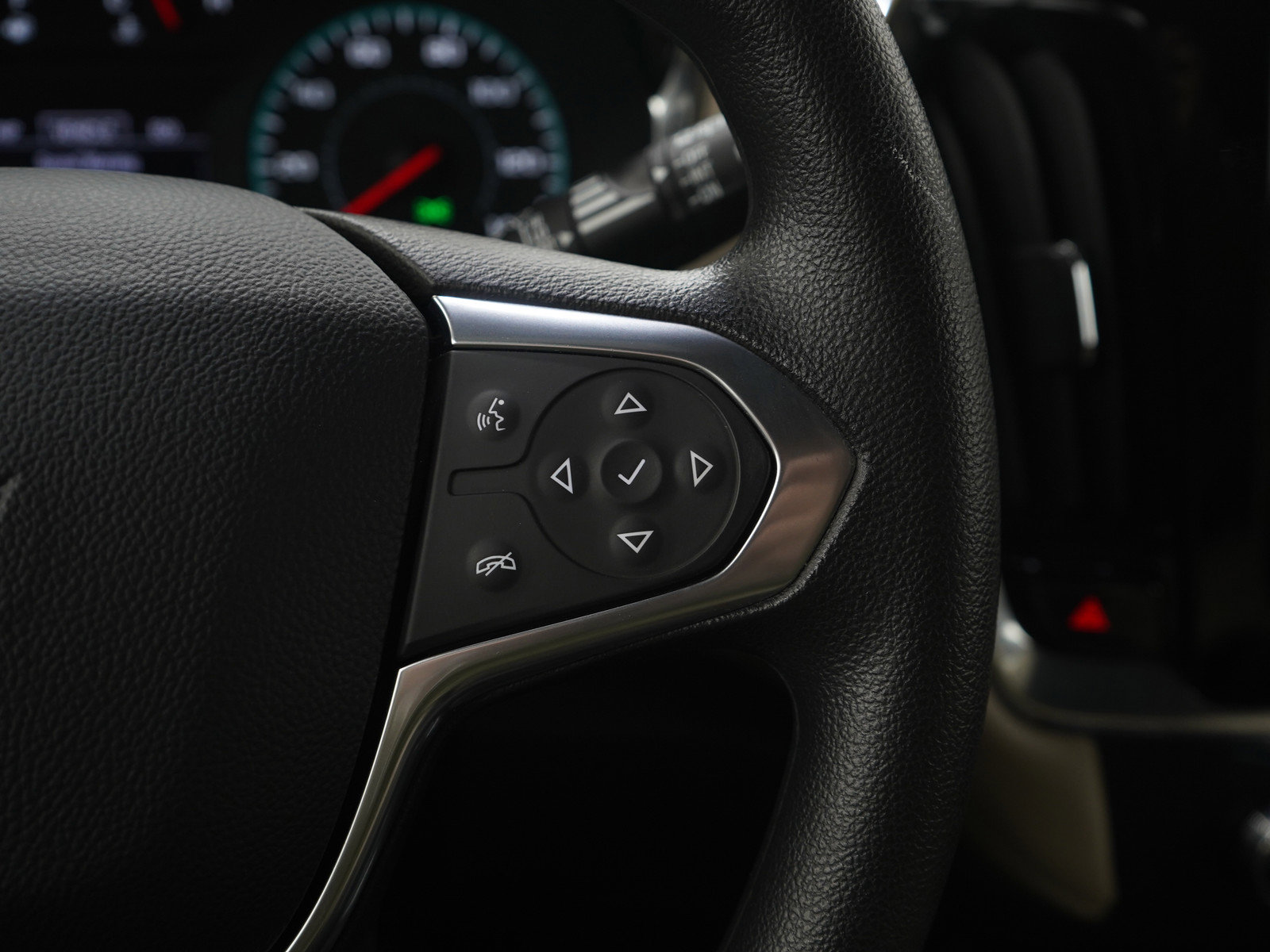 Used 2023 Chevrolet Traverse LS w/ Safety Package image 26