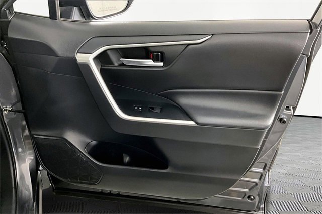 Used 2021 Toyota RAV4 XLE Premium image 28