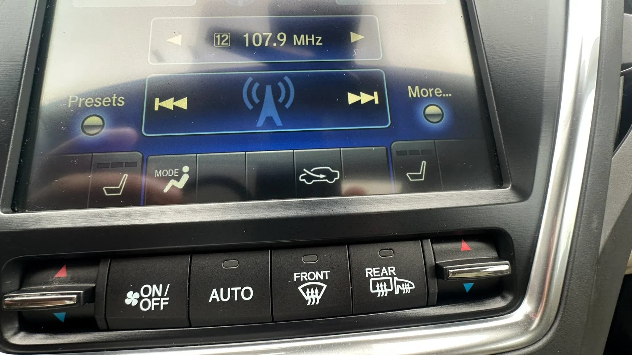 Used 2014 Acura MDX w/ Technology Package AWD/4WD image 22