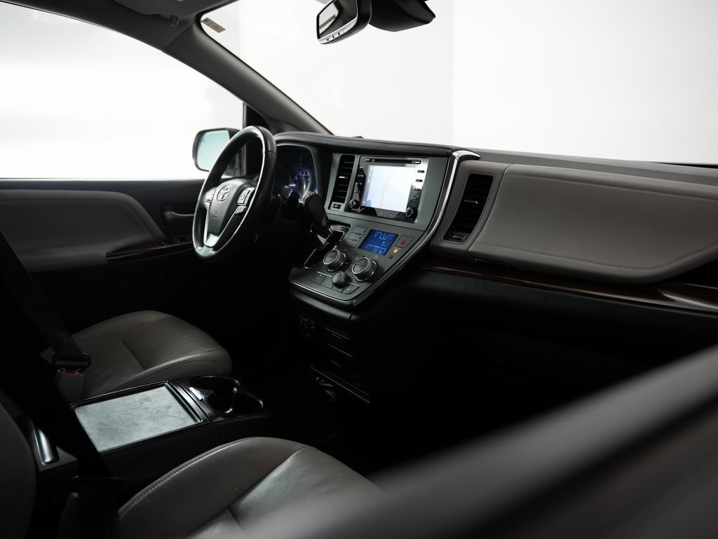 Used 2019 Toyota Sienna Limited Premium image 58