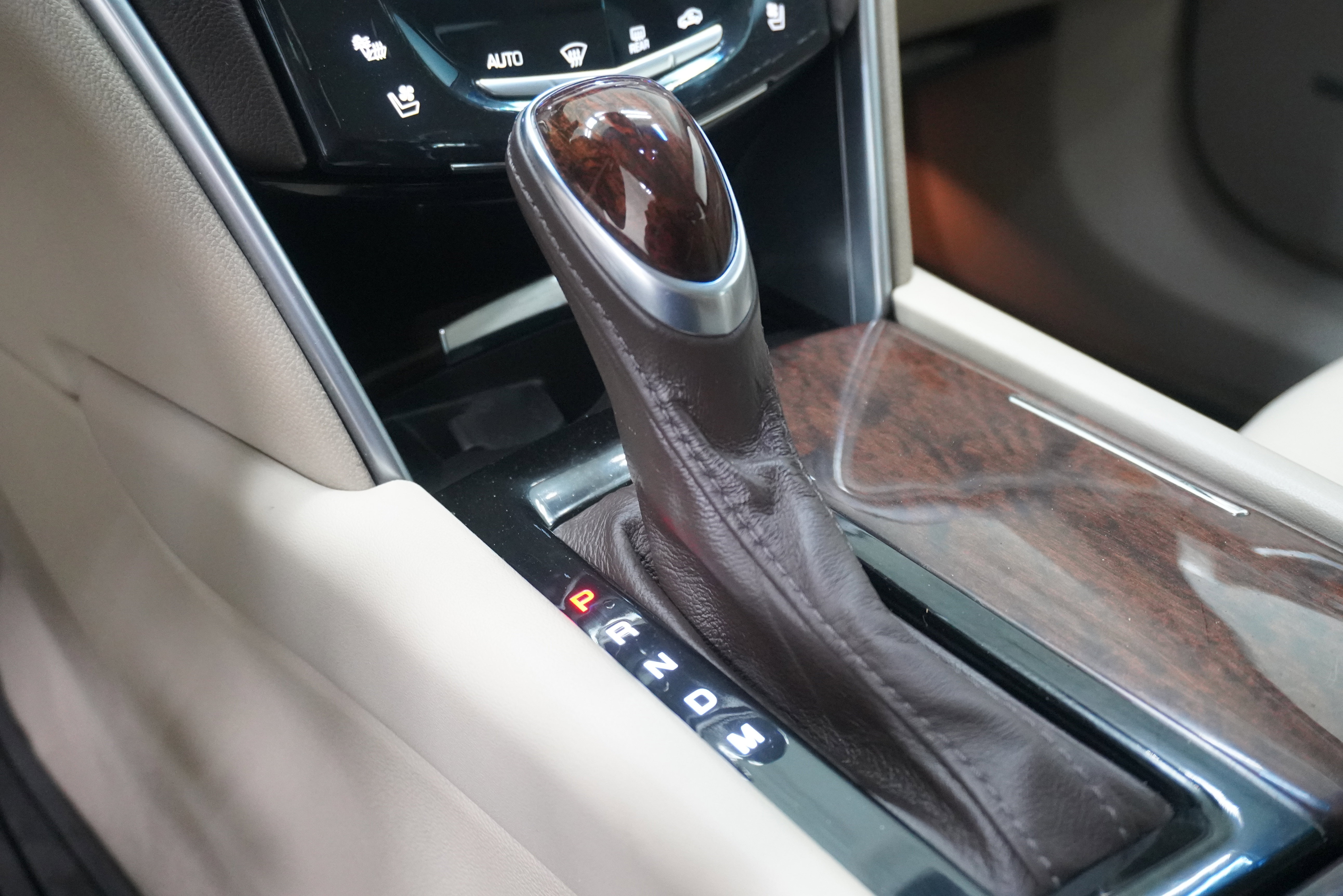 Used 2014 Cadillac XTS Premium w/ Driver Assist Package FWD image 21