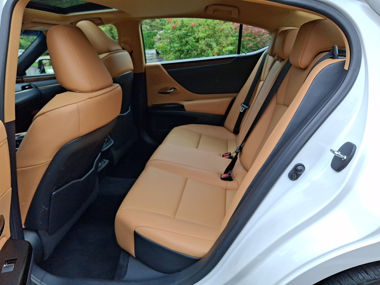 Certified 2022 Lexus ES 350 w/ Premium Package image 10