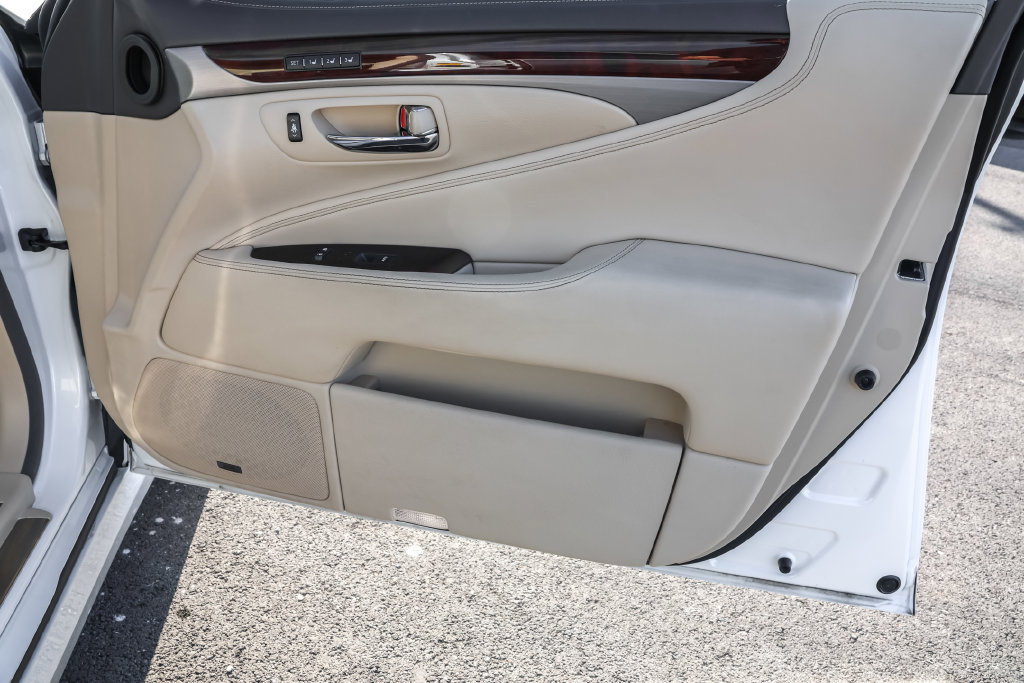 Used 2014 Lexus LS 460 AWD w/ Comfort Package image 41