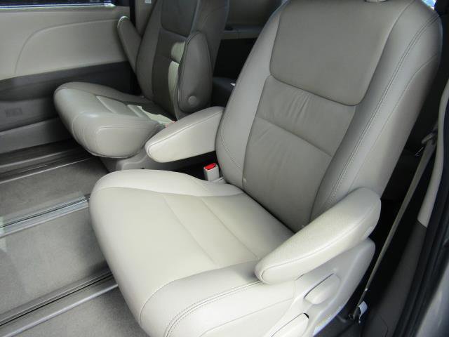 Used 2020 Toyota Sienna XLE image 18