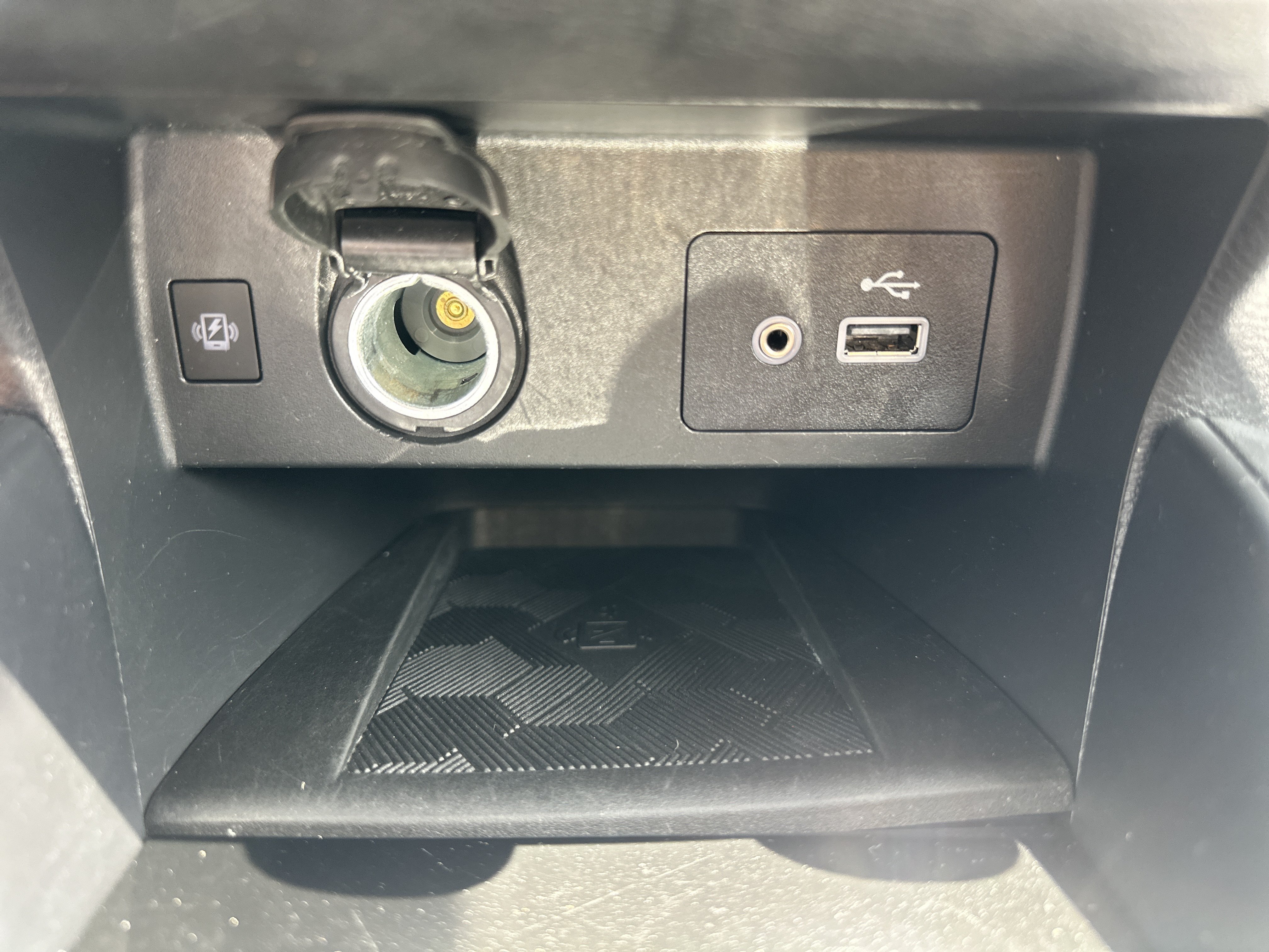 Used 2023 Nissan Versa SV FWD image 15
