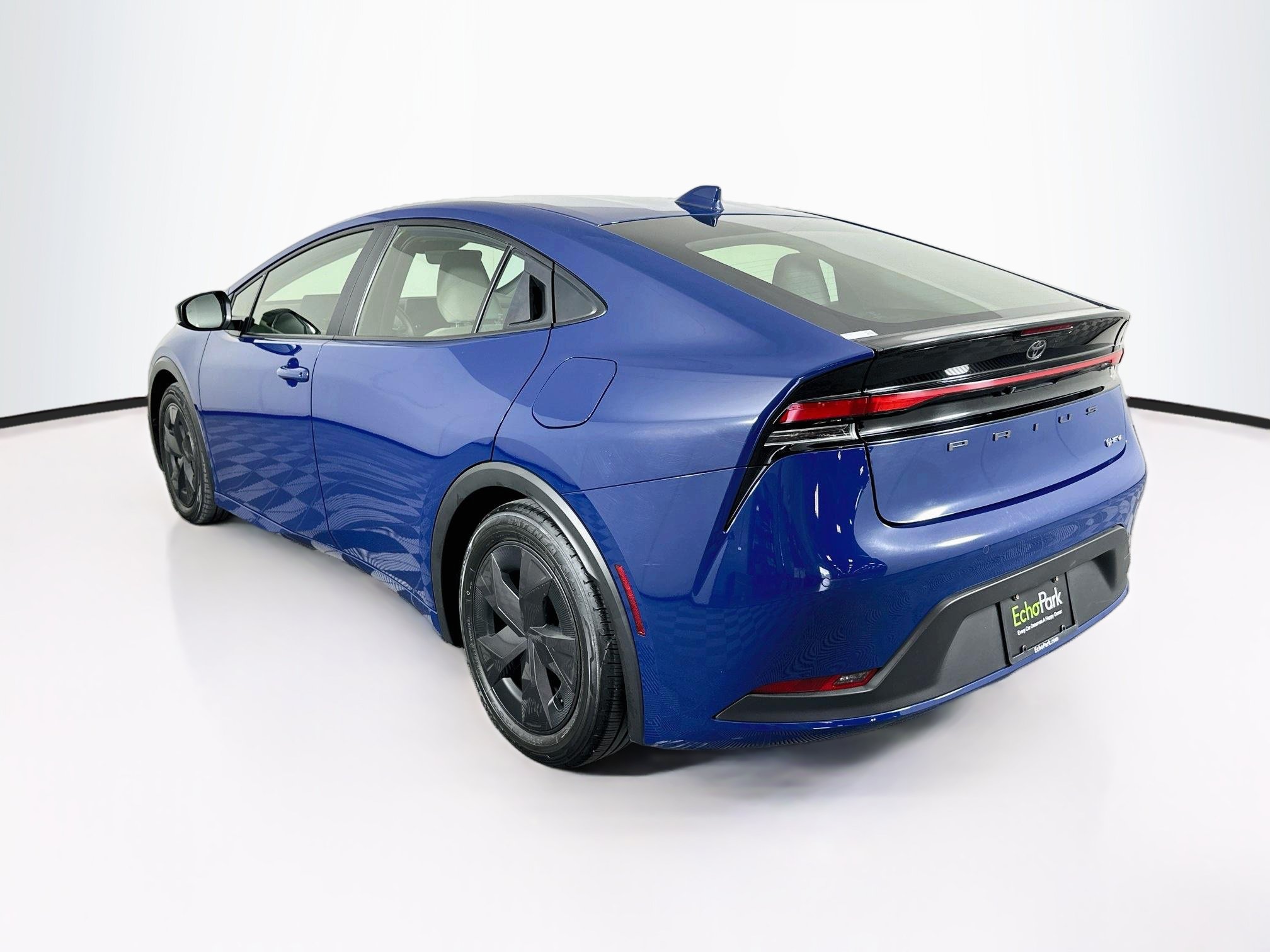 Used 2025 Toyota Prius LE FWD image 5