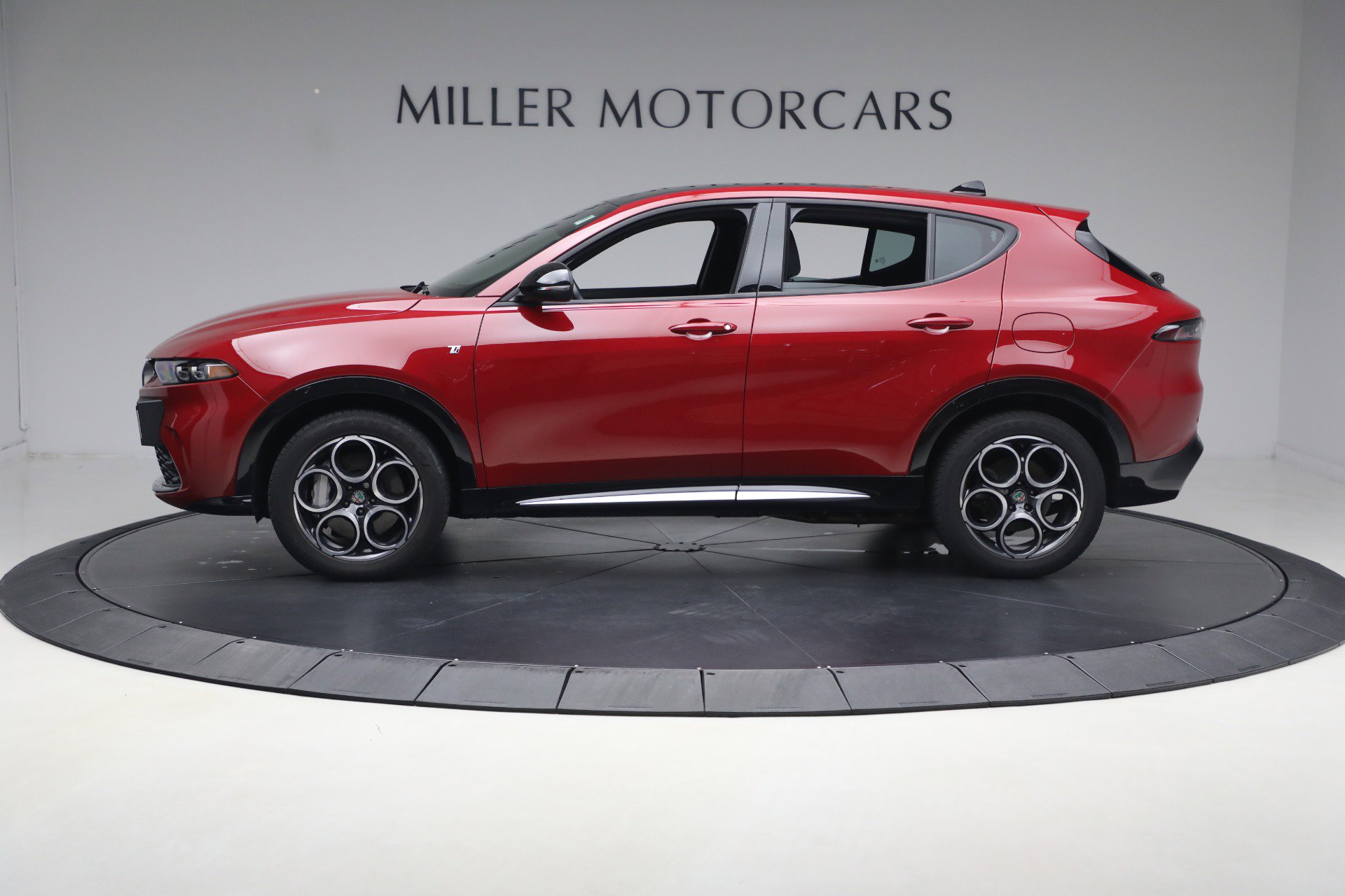 Used 2024 Alfa Romeo Tonale Ti AWD/4WD image 3