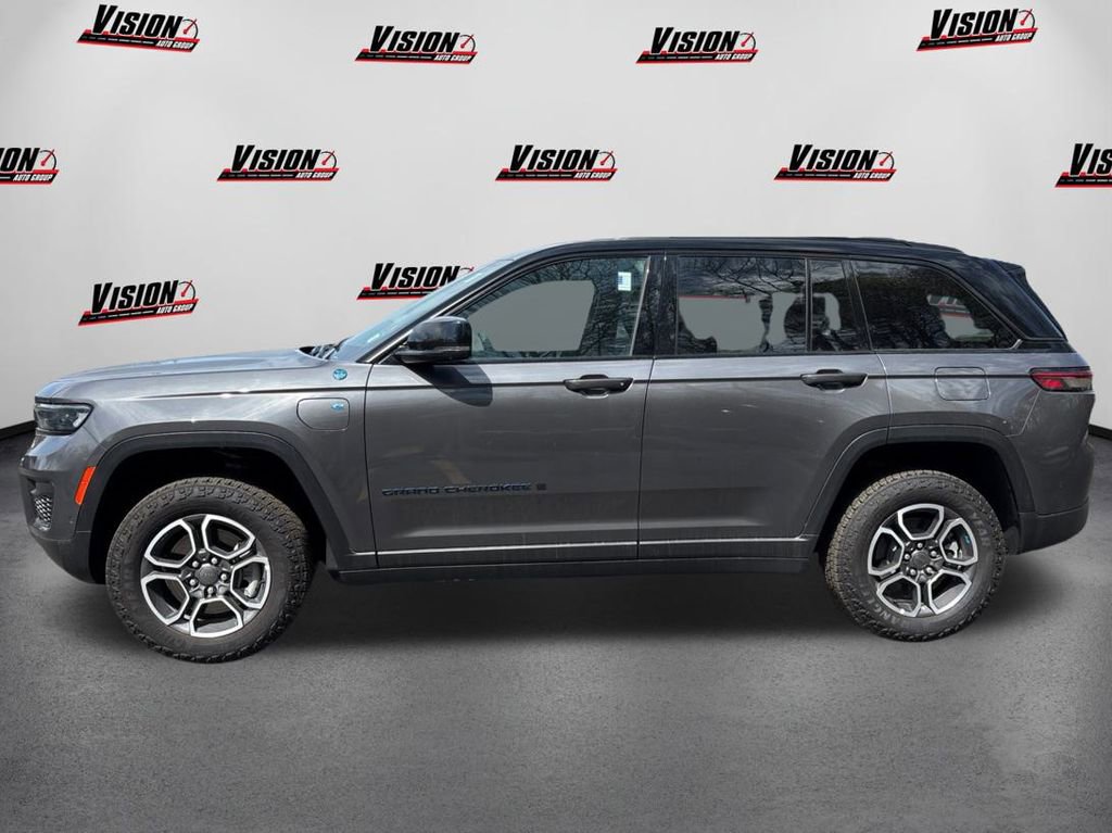 Used 2024 Jeep Grand Cherokee Trailhawk w/ Advanced Protech Group II image 8