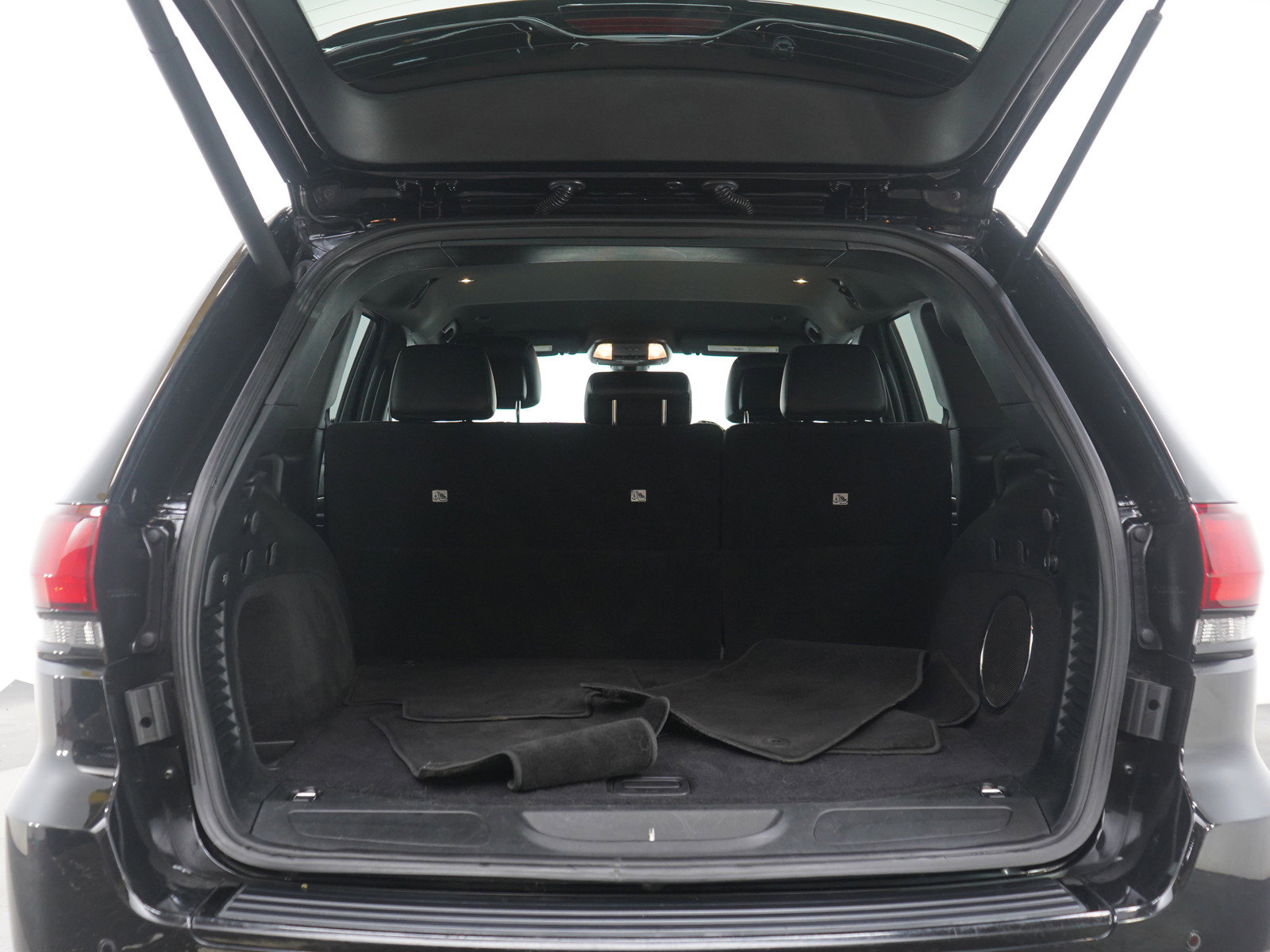 Used 2018 Jeep Grand Cherokee Altitude image 17