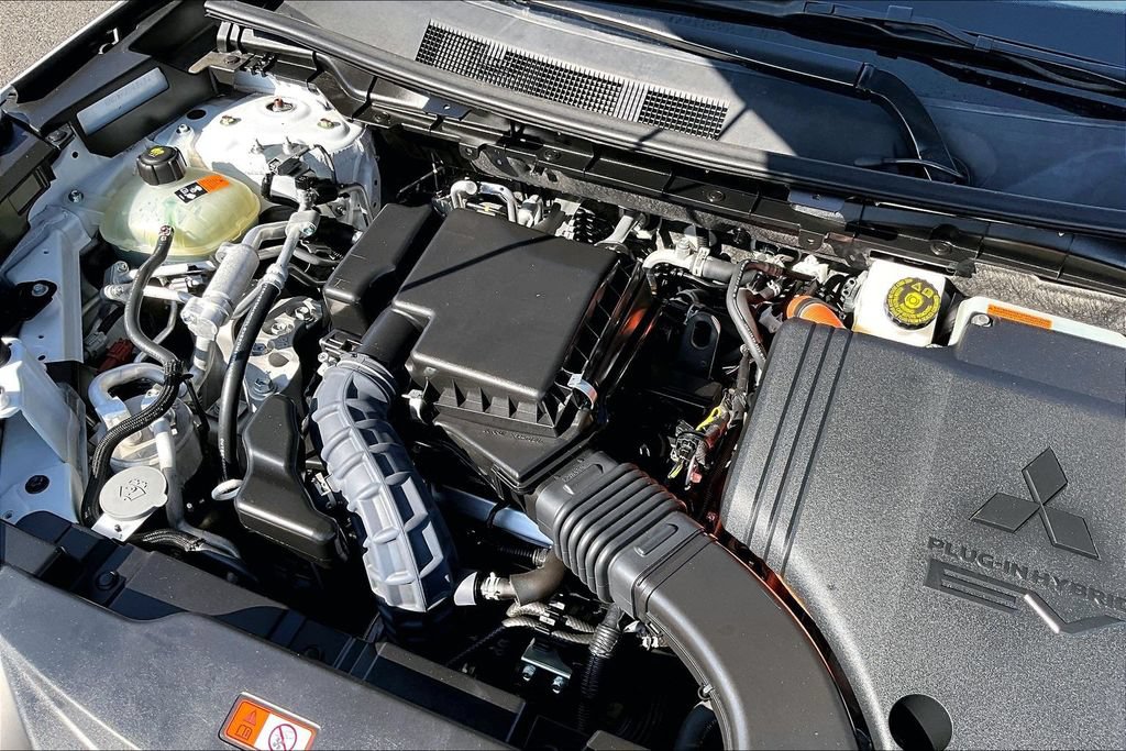 Used 2024 Mitsubishi Outlander 4WD Plug-In Hybrid image 31