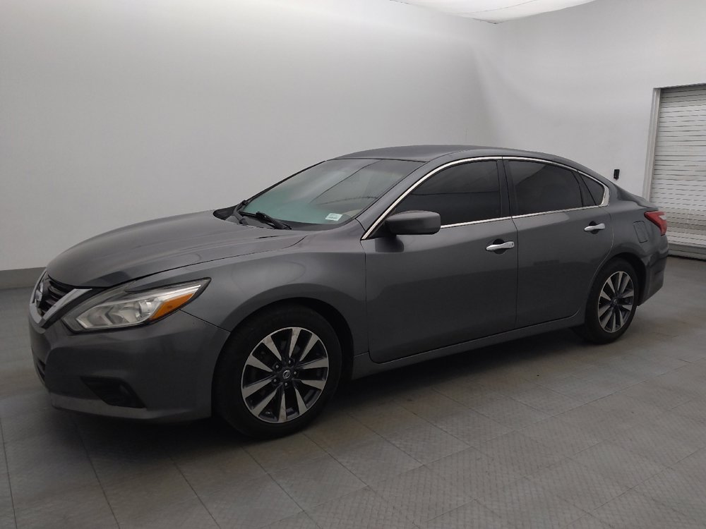 Used 2017 Nissan Altima 2.5 SV image 2
