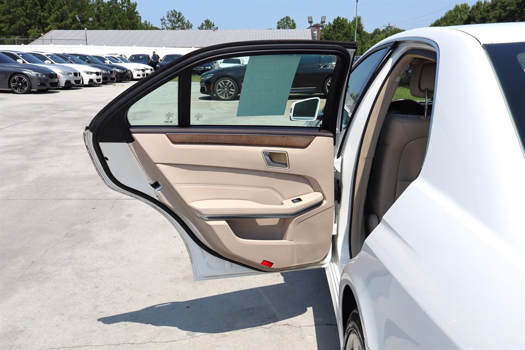 Used 2014 Mercedes-Benz E 250 BlueTEC Sedan image 34