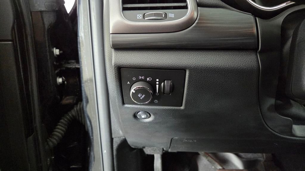 Used 2020 Jeep Grand Cherokee Laredo AWD/4WD image 21