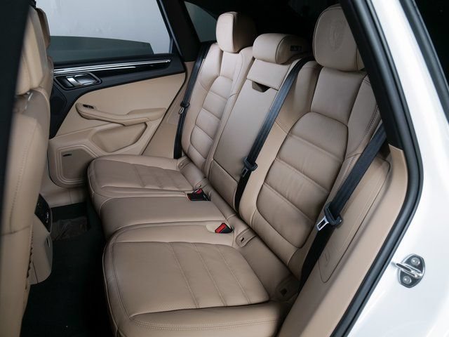 Certified 2026 Porsche Macan AWD/4WD image 13