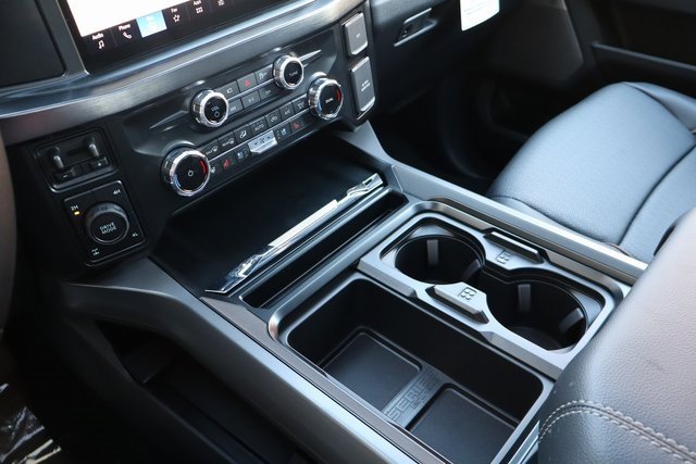 New 2026 Ford F250 Lariat w/ Black Appearance Package image 32