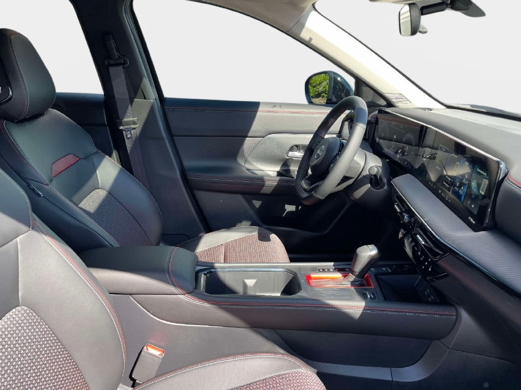 New 2027 Nissan Kicks SR w/ SR Premium Package AWD/4WD image 10