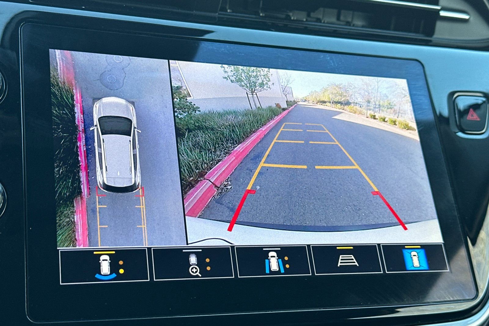 Used 2022 Chevrolet Bolt EUV Premier w/ Super Cruise Package image 26