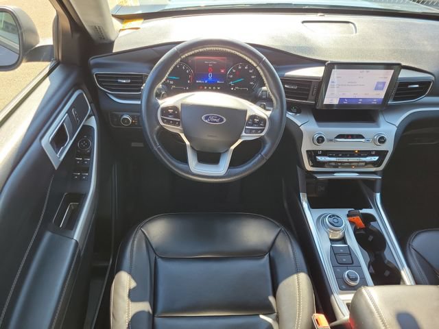Used 2021 Ford Explorer XLT w/ Equipment Group 202A AWD/4WD image 26
