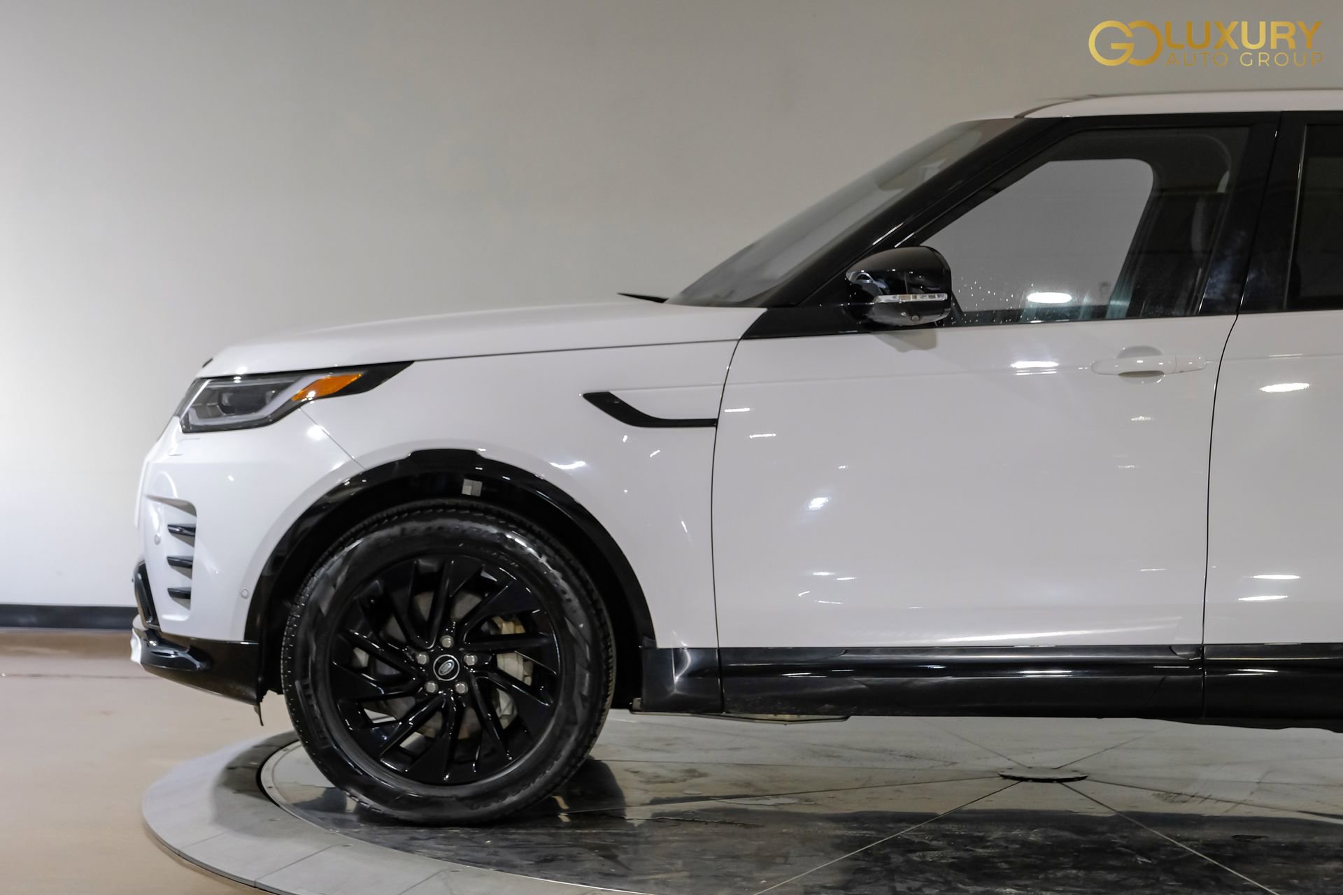 Used 2023 Land Rover Discovery S R-Dynamic AWD/4WD image 14