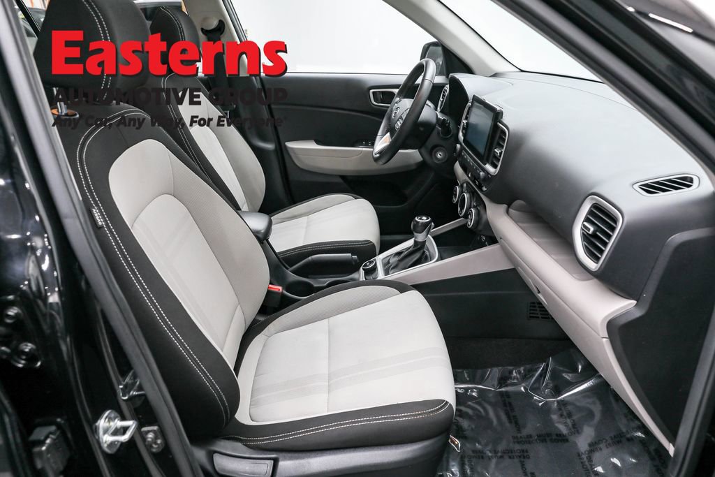 Used 2022 Hyundai Venue SEL image 24