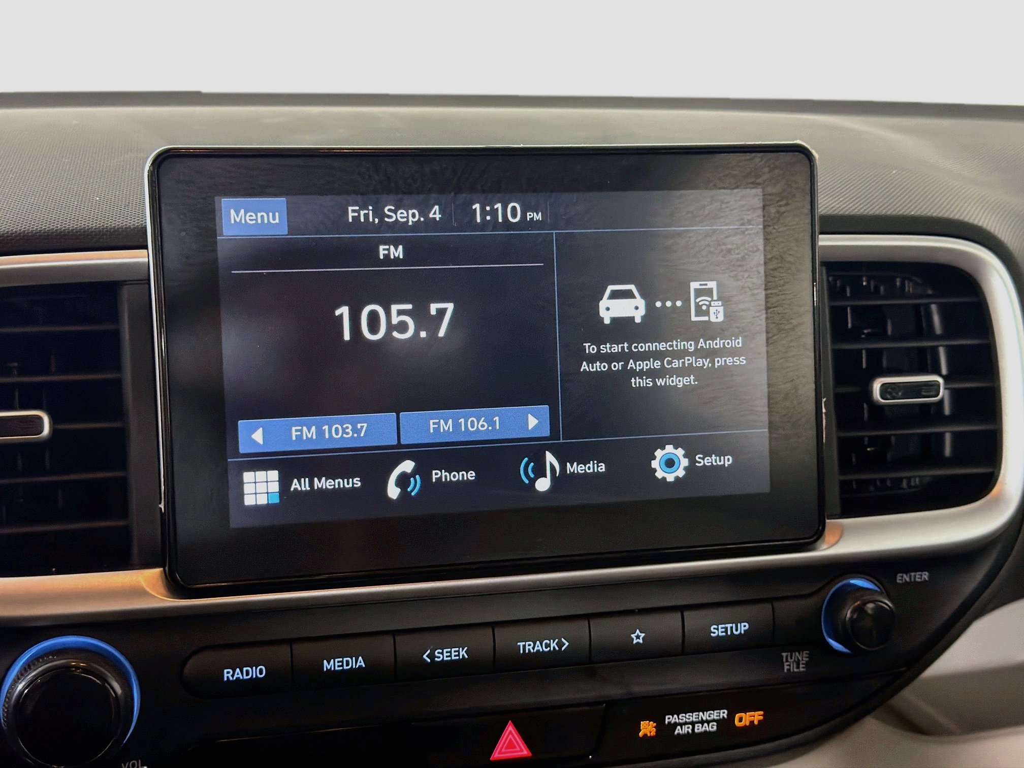 Used 2025 Hyundai Venue SEL FWD image 19